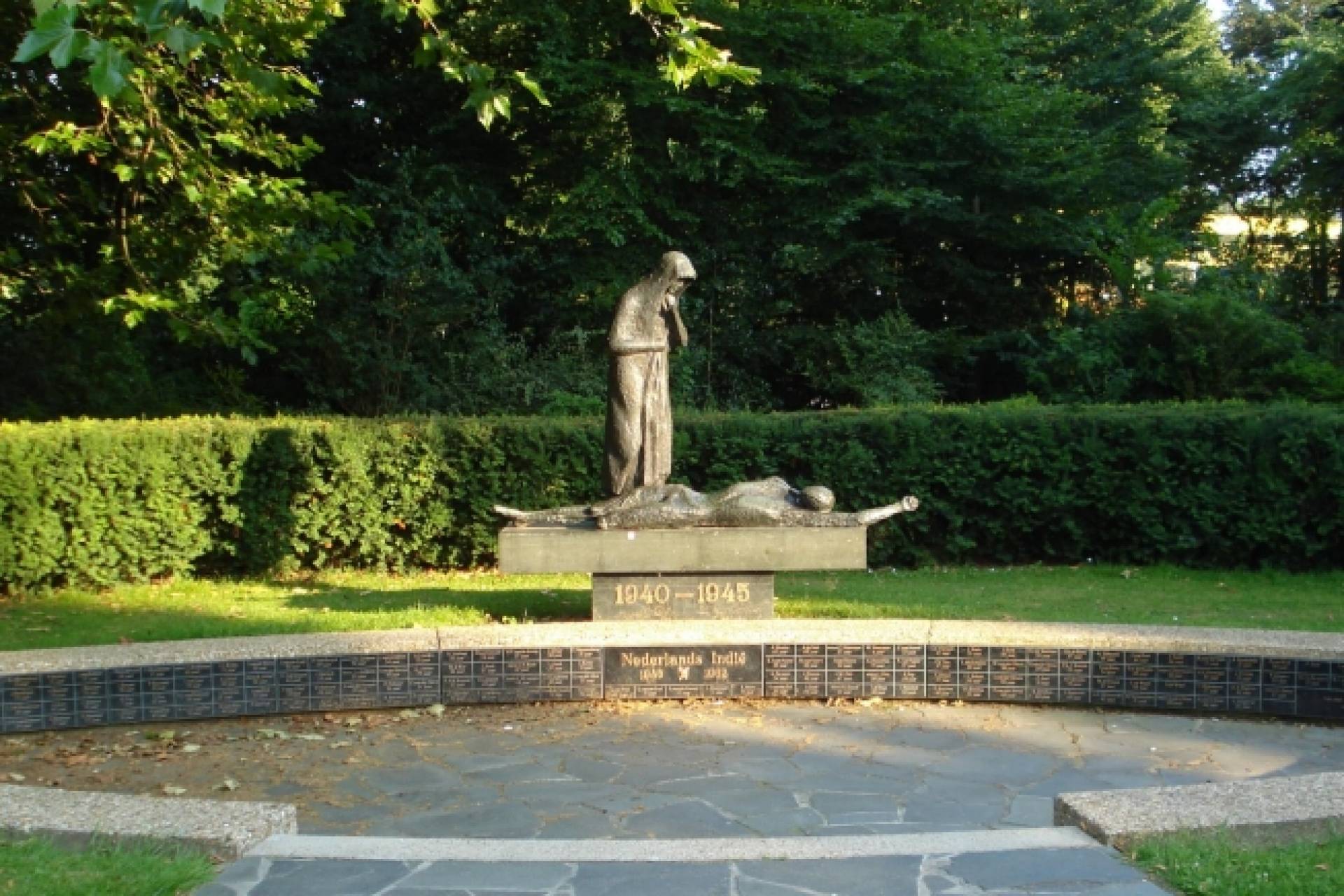 20455737-maassluis-oorlogsmonument2-w800-h600